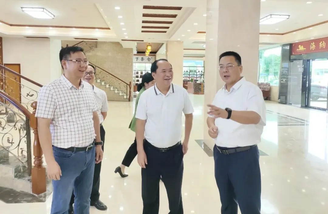 梧州市委常委、宣傳部部長黃恩一行蒞臨集團調(diào)研指導